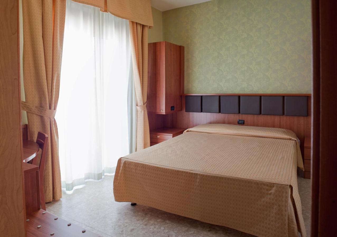 Hotel La Lanterna 3*